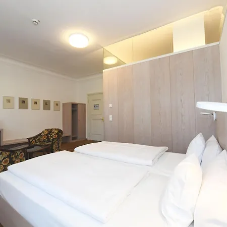 Gaestehaus Der Katholischen Akademie In Bayern * Münih