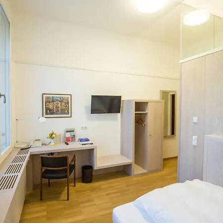 Der Katholischen Akademie In Bayern *
