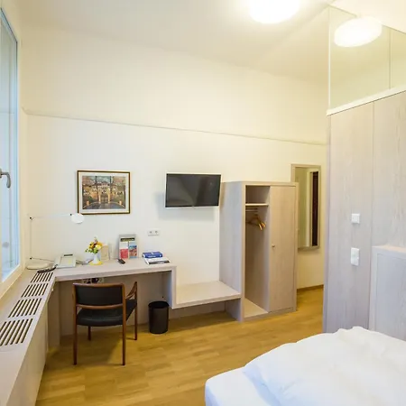 Gaestehaus Der Katholischen Akademie In Bayern *